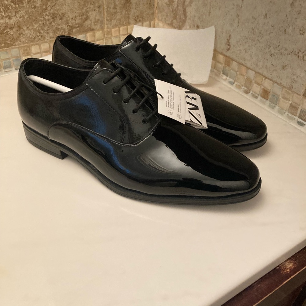 Dress shoes
